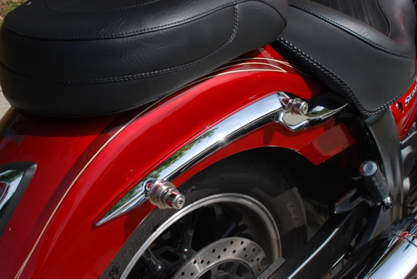 Easy Brackets für Yamaha V-Star 950 mit abnehmbarer Yamaha Rückenlehne